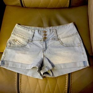 🍑Wanna Betta Butt YMI denim shorts🍑